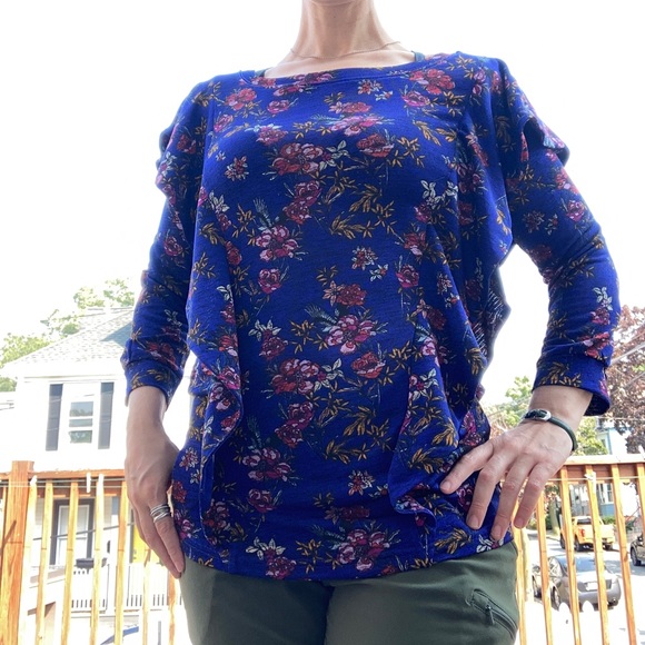 Free People blue floral side flutter shirt, size small - Picture 2 of 12